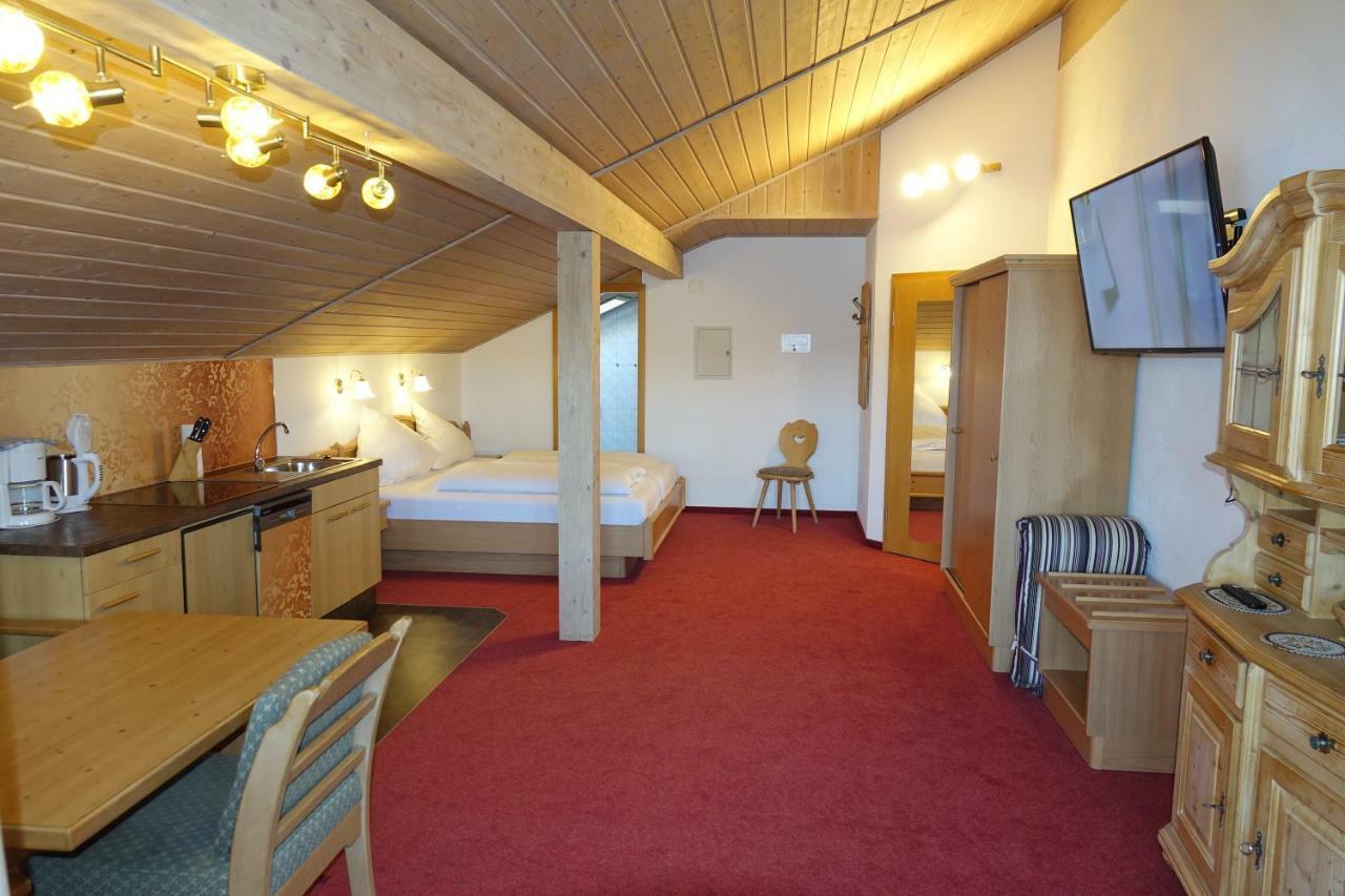 Gaestehaus Guggomos "Hopfen Am See" Fussen Exterior photo